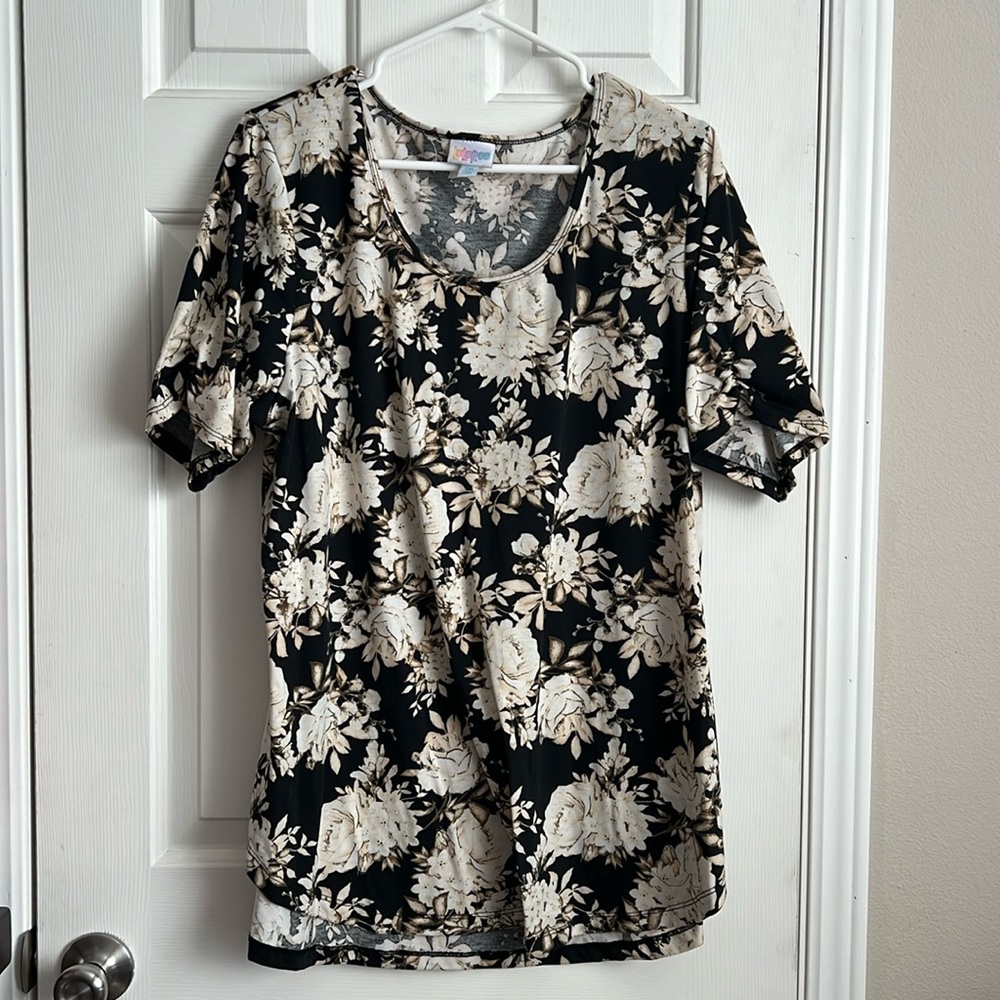 EUC Lularoe Morgan t-shirt